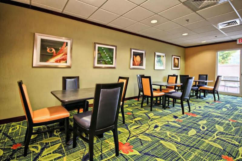 Fairfield Inn & Suites Lock Haven Екстер'єр фото
